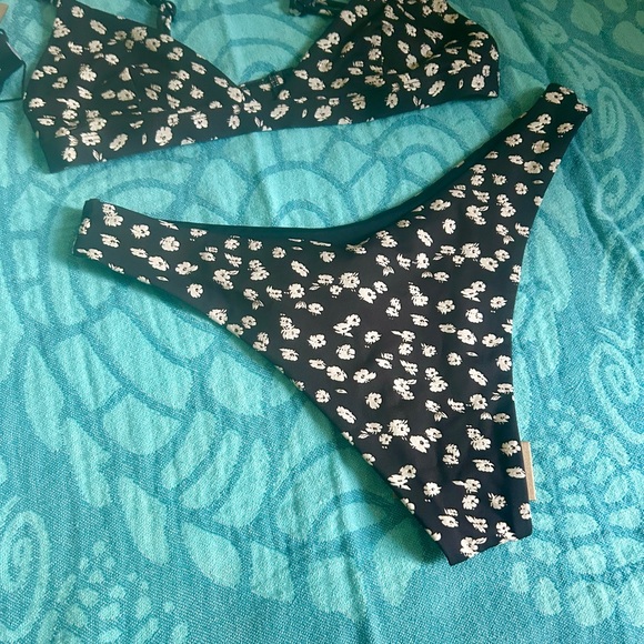 New Thrills Double Vision Black and White Floral Triangle Cheeky Bikini Set - Picture 7 of 10
